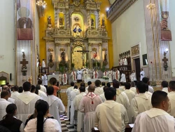 Renuevan sacerdotes sus votos en Misa Crismal 