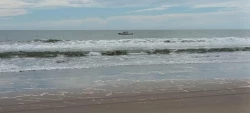 Vendedor de playa se introduce al mar de “Caimanero” y desaparece