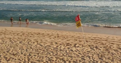 ¿Conoces el significado de los banderines de playa?