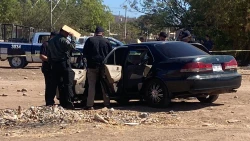Asesinado a balazos localizan a hombre dentro de un automóvil en la colonia Jesús Valdez de Culiacán
