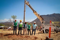 Llevan luz a comunidad de San Bernardo como parte de los compromisos del Plan de Justicia Guarijío