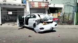 Camión urbano choca contra tres vehículos en la colonia Centro de Mazatlán