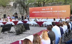 Toma protesta gobernador Alfonso Durazo a Red Vecinal Ciudadana en centro de Hermosillo