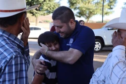 Alcalde de Badiraguato hace entrega de escuela primaria rehabilitada en La Apoma
