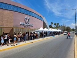 Nostalgia invade a mazatlecos y abarrotan el Acuario Municipal en su último día