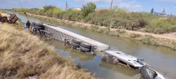 Cae pesada unidad a un canal