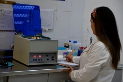 Laboratorio de análisis de CIDOCS ofrece servicios a bajo costo