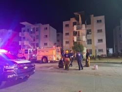 ¡Le prenden fuego a departamento! 18 personas fueron evacuadas y un bebé resultó con un cuadro leve de intoxicación