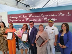 Homenajean a maestras por su trayectoria profesional en Mazatlán