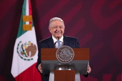 Anuncia AMLO aumento salarial del 8.2 %