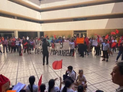 Se manifiesta movimiento Antorchista para exigir audiencia con el Gobernador de Sinaloa