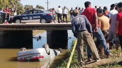 Dos hombres mueren ahogados tras caer a canal de riego en su automóvil en Navolato
