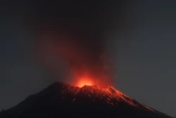Activan plan de emergencia en Puebla y suspenden clases por actividad volcánica y ceniza