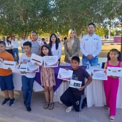 Entregan diputados del PES tablets a ganadores de concurso de dibujo en el municipio de Benito Juárez