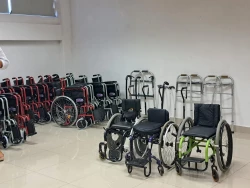 Entregan aparatos ortopédicos a personas que lo requieren 