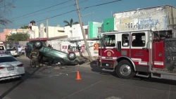 Se vuelca camioneta sobre avenida Santa Rosa de Mazatlán