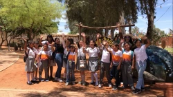 Yo’ O Joara recibe a infantes de las escuelas primarias de Bahía de Lobos