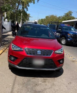 Detienen a un hombre armado