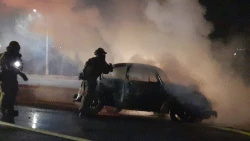 Se incendia "Vocho" por la avenida Álvaro Obregón de Culiacán