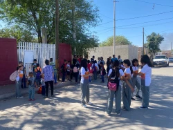 Toman primaria por falta de atención a alumnos