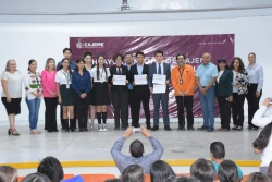 Participan alumnos de preparatoria en concurso de oratoria 2023