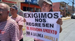 Vecinos toman avenida Insurgentes en Mazatlán debido a falta de socialización por reordenamiento vehicular