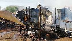 Incendio deja en cenizas dos viviendas al sur de Culiacán