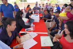 Lleva Diana Karina Barreras jornada informativa de programas sociales a Bahía de Kino