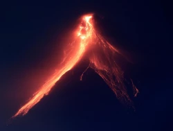 Más de 14 mil personas fueron evacuadas por actividad de volcán Mayón