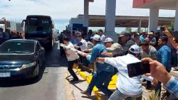 Se manifiestan productores sobre la México 15, siguen exigiendo precios justos para el trigo y el maíz