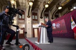 8 funcionarios dejarán gabiente de AMLO