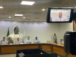 Condiciona Rocha Moya a productores sinaloenses manifestados en el AIC
