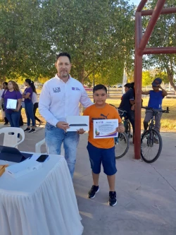 Gobierno del Estado dignifica a estudiantes y docentes con la entrega de tabletas electrónicas: Kiko Munro