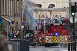 Explosión en Francia! 16 personas resultaron heridas, siete de ellas en estado crítico, por una acumulación de gas en el centro de París.