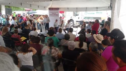 Entrega Ayuntamiento de Culiacán obra de pavimentación de la calle Diego Rivera en Aguaruto