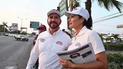 Entrega Diputado Juan Carlos Patrón su Informe Legislativo en cruce vial de Mazatlán