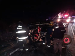 Razer y automóvil chocan sobre carretera a Sanalona y un hombre pierde la vida