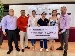 300 estudiantes de la UADEO Los Mochis reciben beca económica de la Dir. de Educación de Ahome