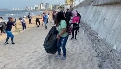 Fundación Grupo Alerta y Popul Auto de Mazatlán organizan limpieza de playa