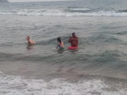 21 turistas son salvados de perecer en el mar por elementos de la Policía Acuática