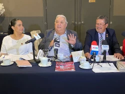 Galardonan al Doctor José Antonio Garzón Tiznado