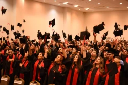 Construyendo la nueva Universidad, se incorporan a la sociedad 340 egresados de la Facultad de Derecho Mazatlán