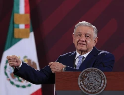 López Obrador acusa a Xóchilt Gálvez de ser un oligarca