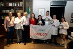 Recibe Rocha Moya a los alumnos del CECyTE