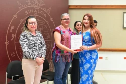 Entrega SEPyC nombramientos a 24 nuevos docentes y directores en Educación para Adultos