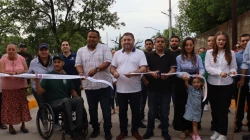 Badiraguato continúa en desarrollo; alcalde entrega calle pavimentada 