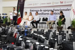 DIF Mazatlán y Beneficencia Pública entregan 220 auxiliares auditivos y 39 ayudas funcionales