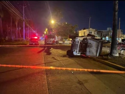 Cuatro personas lesionadas tras volcadura de Jeep sobre avenida Reforma de Mazatlán