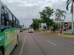22 conductores sancionados por no utilizar carril preferencial en Mazatlán
