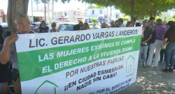 Precaristas toman la avenida Santos Degollado en Los Mochis, exigen atención de las autoridades municipales
